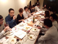 ワイン会の様子※忘年会は立食スタイル(椅子付き)になります。 ワイン会の様子※忘年会は立食スタイル(椅子付き)になります。